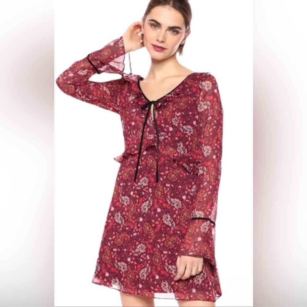 CUPCAKES & CASHMERE Julee Laurel Long Sleeve Burgundy Mini Dress. Size 6